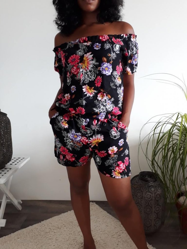 Combi-short noir et fleuri