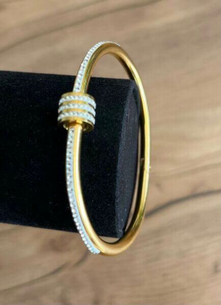 Bracelet Jonc en Acier Inoxydable Plaqué Or PVD – Pavage de Pierres Lumineuses